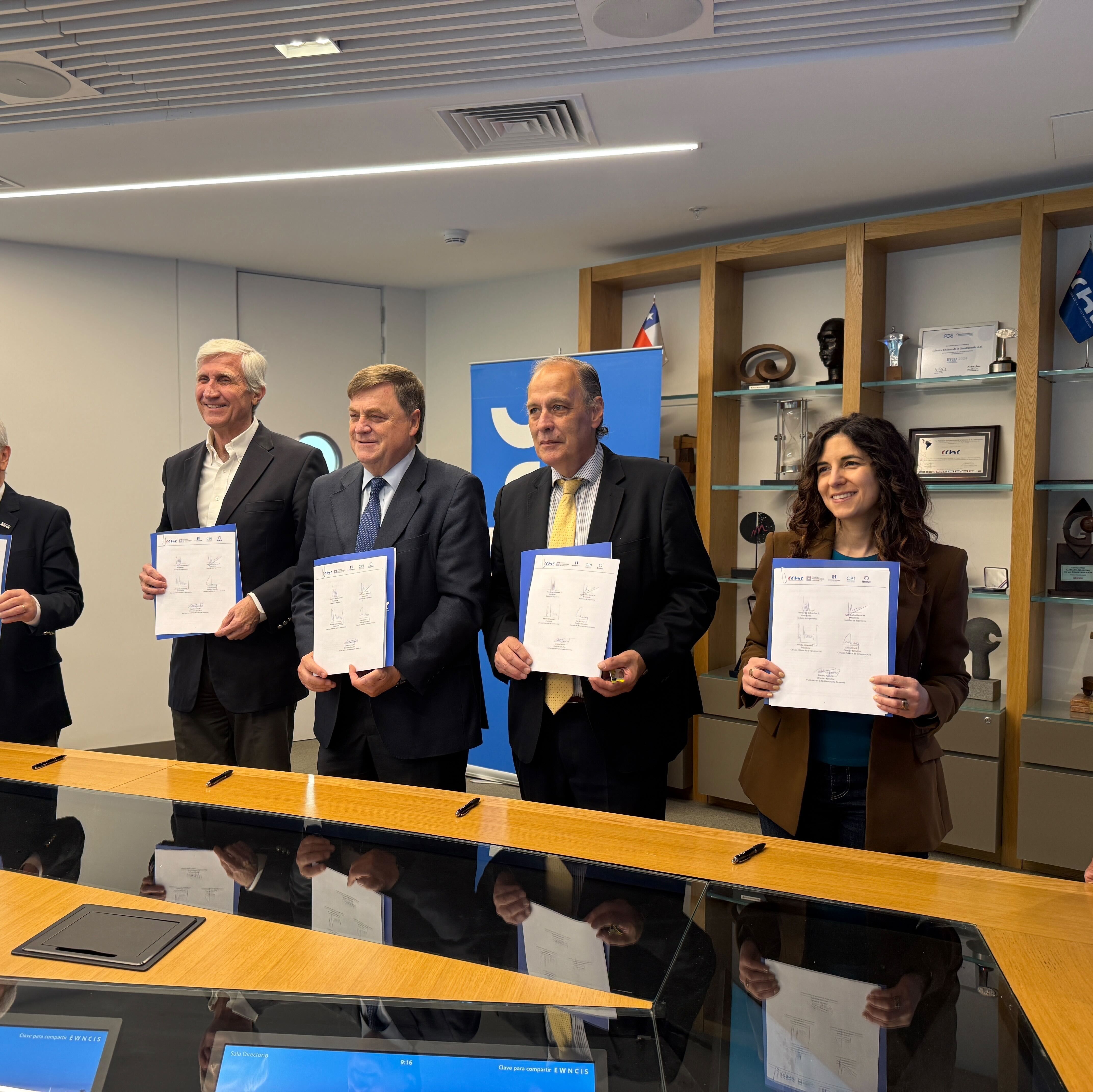 Propuestas para Políticas Públicas: cinco instituciones firman acuerdo para impulsar infraestructura resiliente ante desastres y cambio climático